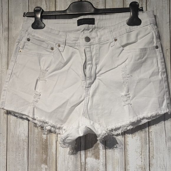 American Bazi white shorts size1x. - Picture 1 of 4